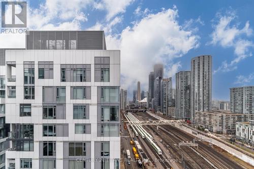 1702W - 27 Bathurst Street, Toronto, ON - Outdoor With Facade