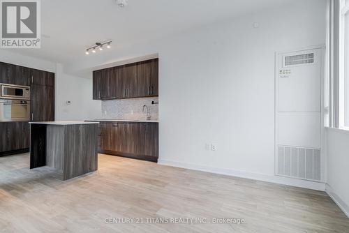 1702W - 27 Bathurst Street, Toronto, ON - Indoor Photo Showing Kitchen