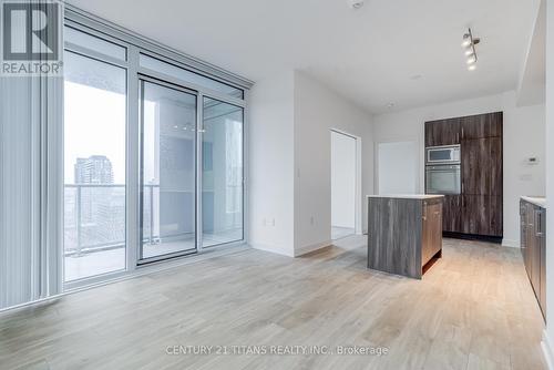 1702W - 27 Bathurst Street, Toronto, ON - Indoor Photo Showing Kitchen