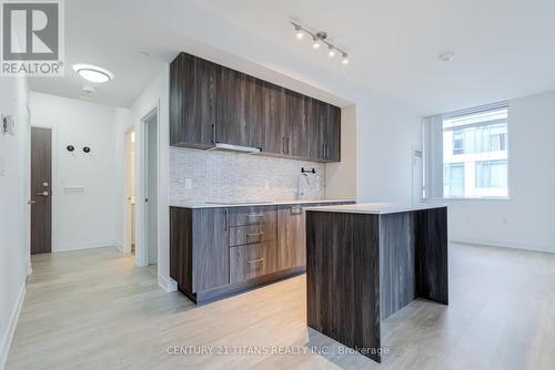 1702W - 27 Bathurst Street, Toronto, ON - Indoor Photo Showing Kitchen