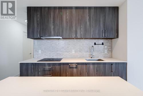 1702W - 27 Bathurst Street, Toronto, ON - Indoor Photo Showing Kitchen