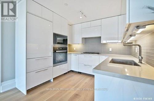 208 - 3 Southvale Drive, Toronto, ON - Indoor Photo Showing Kitchen With Upgraded Kitchen