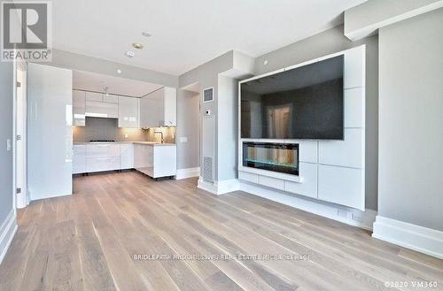 208 - 3 Southvale Drive, Toronto, ON - Indoor Photo Showing Kitchen