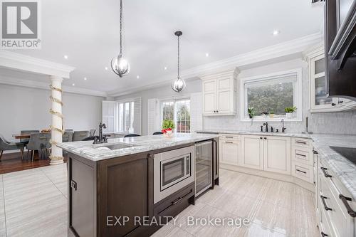 51 Michelle Drive, Vaughan, ON - Indoor Photo Showing Kitchen With Upgraded Kitchen