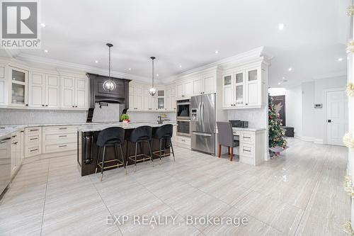 51 Michelle Drive, Vaughan, ON - Indoor Photo Showing Kitchen With Upgraded Kitchen