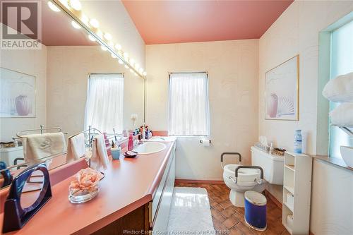 903 Grand Marais Road East, Windsor, ON - Indoor Photo Showing Bathroom