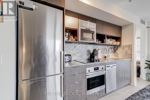 418 - 9 Mabelle Avenue, Toronto, ON - Indoor Photo Showing Kitchen With Stainless Steel Kitchen