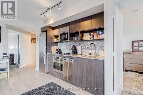 418 - 9 Mabelle Avenue, Toronto, ON - Indoor Photo Showing Kitchen