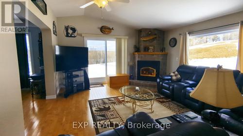 43 Gyles Point Road, Parry Sound, Unorganized District, ON - Indoor Photo Showing Living Room With Fireplace