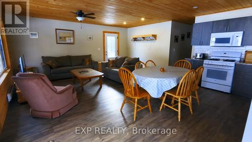 43 Gyles Point Road, Parry Sound, Unorganized District, ON - Indoor Photo Showing Dining Room