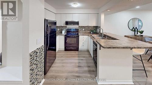 8 King William Court, Cambridge, ON - Indoor Photo Showing Kitchen With Double Sink With Upgraded Kitchen