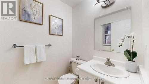 8 King William Court, Cambridge, ON - Indoor Photo Showing Bathroom