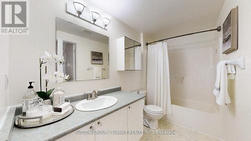 8 King William Court, Cambridge, ON - Indoor Photo Showing Bathroom