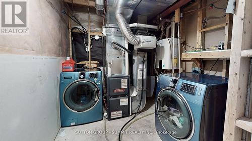 8 King William Court, Cambridge, ON - Indoor Photo Showing Laundry Room