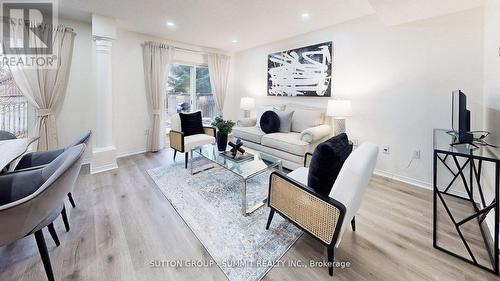 8 King William Court, Cambridge, ON - Indoor Photo Showing Living Room