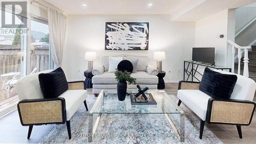 8 King William Court, Cambridge, ON - Indoor Photo Showing Living Room