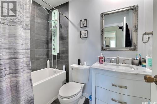 358 Rodenbush Drive, Regina, SK - Indoor Photo Showing Bathroom