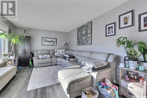 358 Rodenbush Drive, Regina, SK - Indoor Photo Showing Living Room