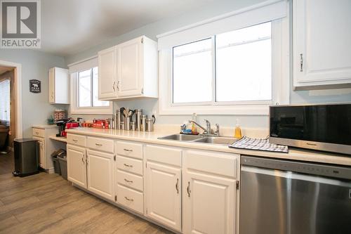 315 Chambers Ave, Sault Ste. Marie, ON - Indoor Photo Showing Kitchen With Double Sink