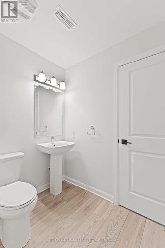 B - 713 Amberwing Private, Ottawa, ON - Indoor Photo Showing Bathroom