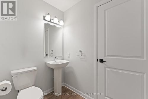 B - 713 Amberwing Private, Ottawa, ON - Indoor Photo Showing Bathroom