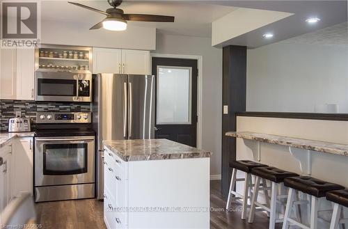 109 Shepard Lake Road, Georgian Bluffs, ON - Indoor Photo Showing Kitchen With Upgraded Kitchen