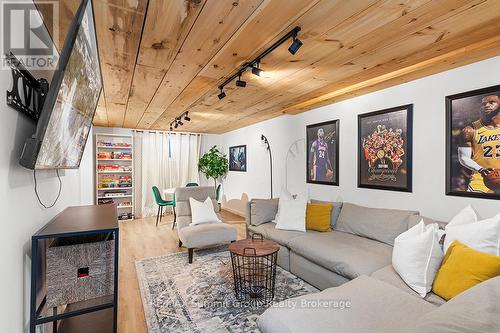 144 Talisman Boulevard, Grey Highlands, ON - Indoor Photo Showing Living Room