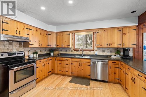 144 Talisman Boulevard, Grey Highlands, ON - Indoor Photo Showing Kitchen With Double Sink