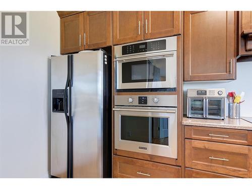 1044 James Hockey Place, Kelowna, BC - Indoor Photo Showing Kitchen