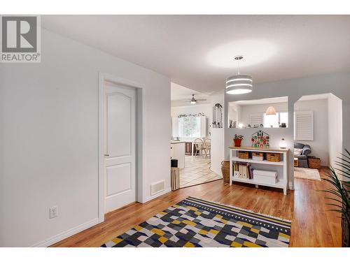 Main Floor living room, with tons of natural light - 615 Sutherland Avenue, Kelowna, BC - Indoor