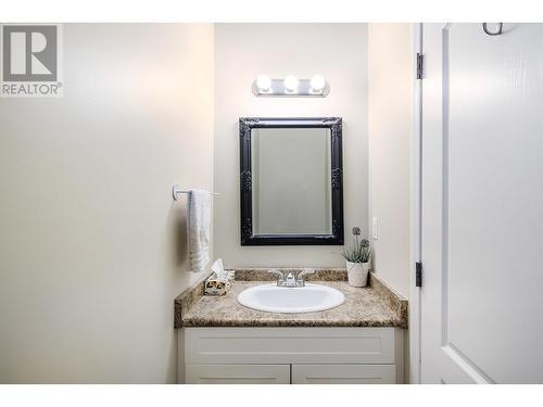 Half Bathroom on main floor - 615 Sutherland Avenue, Kelowna, BC - Indoor Photo Showing Bathroom