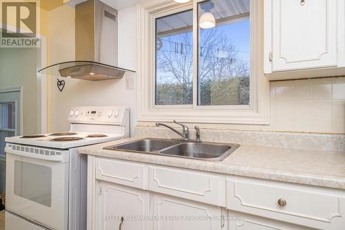 2129 Concession Rd 8 Road, Adjala-Tosorontio, ON - Indoor Photo Showing Kitchen With Double Sink