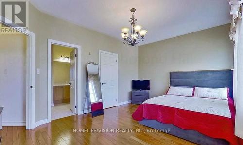 48 Routledge Drive, Richmond Hill, ON - Indoor Photo Showing Bedroom