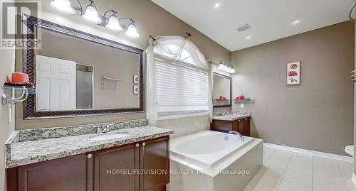 48 Routledge Drive, Richmond Hill, ON - Indoor Photo Showing Bathroom