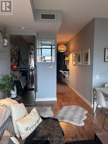 2101 - 88 Park Lawn Road, Toronto, ON - Indoor Photo Showing Living Room