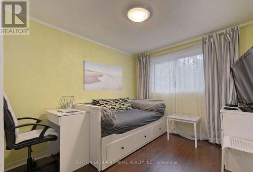 2431 Ploughshare Court, Mississauga, ON - Indoor Photo Showing Bedroom