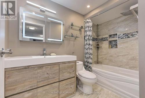 2431 Ploughshare Court, Mississauga, ON - Indoor Photo Showing Bathroom