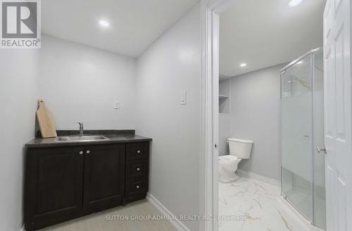 2431 Ploughshare Court, Mississauga, ON - Indoor Photo Showing Bathroom