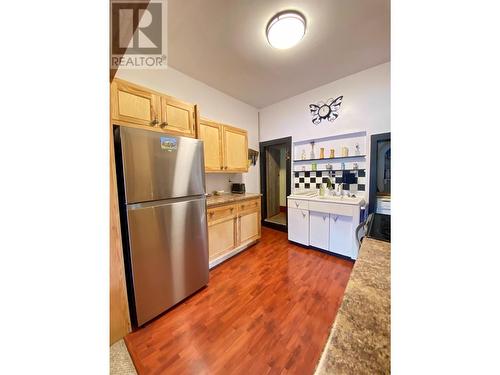 919 Edgewood Avenue, Nelson, BC - Indoor Photo Showing Kitchen