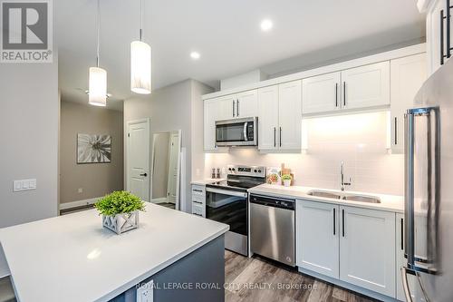 312 - 332 Gosling Gardens, Guelph (Guelph South), ON - Indoor Photo Showing Kitchen With Stainless Steel Kitchen With Double Sink With Upgraded Kitchen