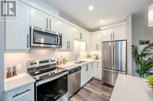 312 - 332 Gosling Gardens, Guelph (Guelph South), ON - Indoor Photo Showing Kitchen With Stainless Steel Kitchen With Double Sink With Upgraded Kitchen