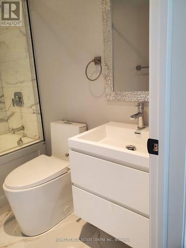 588 Stone Street, Oshawa, ON - Indoor Photo Showing Bathroom