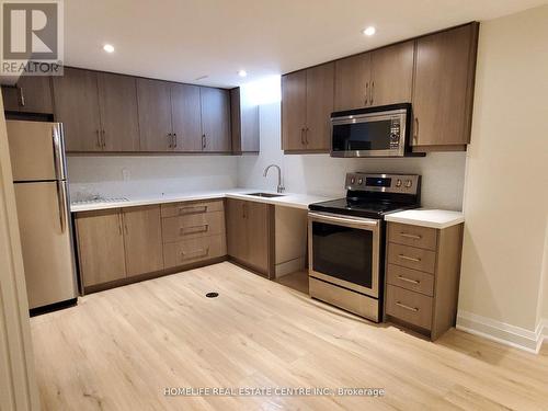 588 Stone Street, Oshawa, ON - Indoor Photo Showing Kitchen