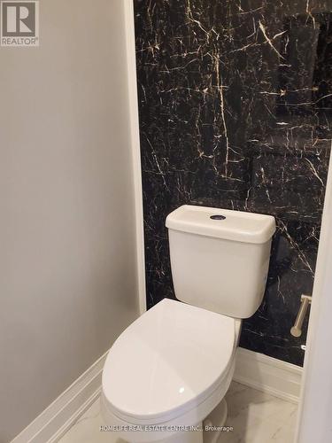 588 Stone Street, Oshawa, ON - Indoor Photo Showing Bathroom