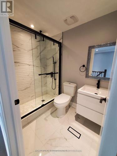 588 Stone Street, Oshawa, ON - Indoor Photo Showing Bathroom