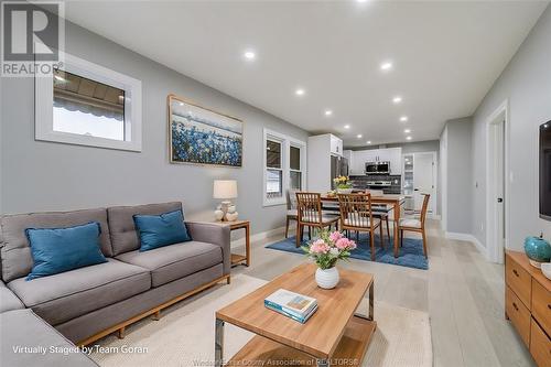 2533 Turner, Windsor, ON - Indoor Photo Showing Living Room