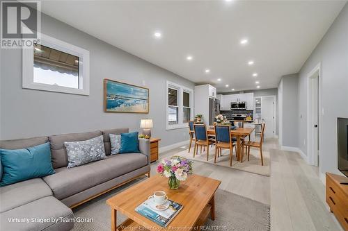 2533 Turner, Windsor, ON - Indoor Photo Showing Living Room