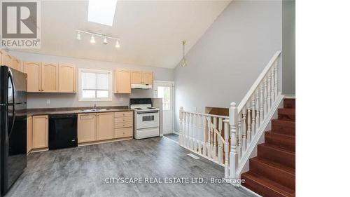 174 Thurman Circle N, London, ON - Indoor Photo Showing Kitchen With Double Sink