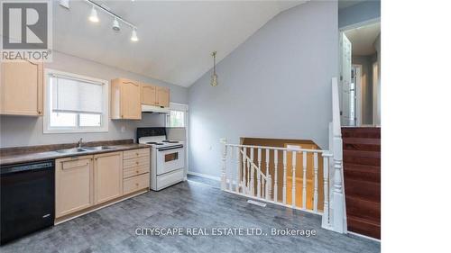 174 Thurman Circle N, London, ON - Indoor Photo Showing Kitchen With Double Sink