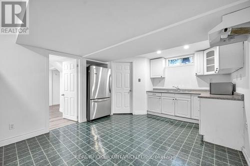 63 Wheatfield Crescent, Kitchener, ON - Indoor Photo Showing Kitchen